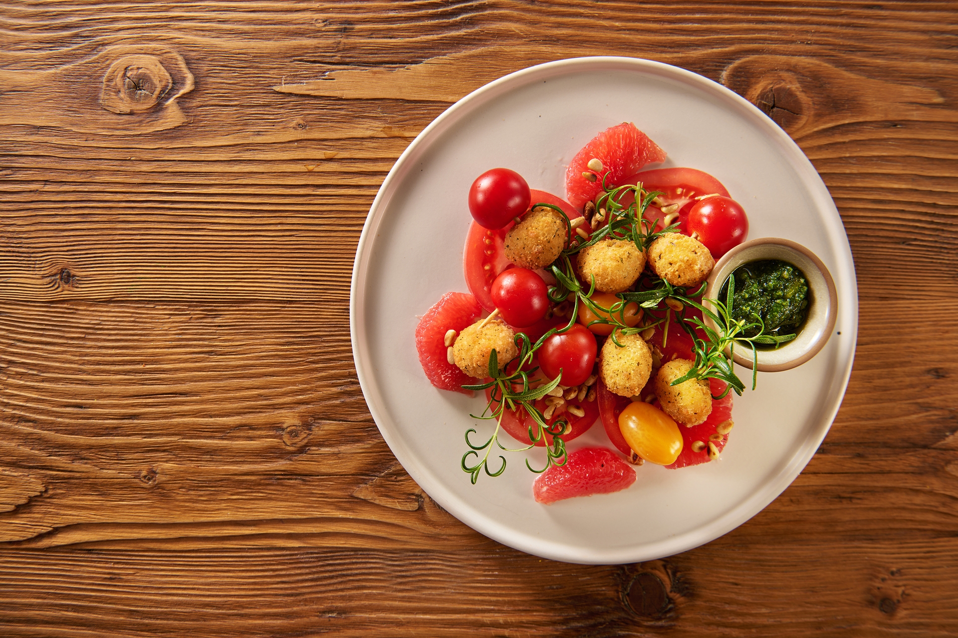 loaded_mozzarella_bites_s_rajcicama_i_pestom