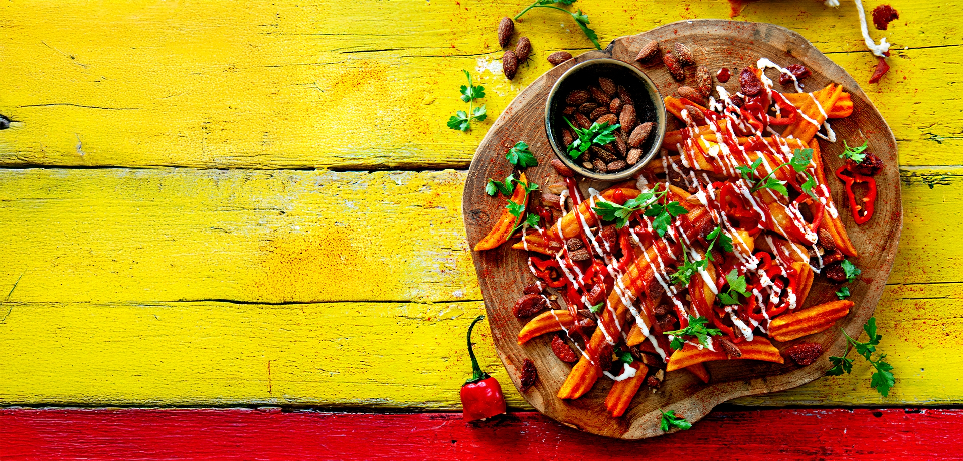 loaded_fries_a_la_patatas_bravas