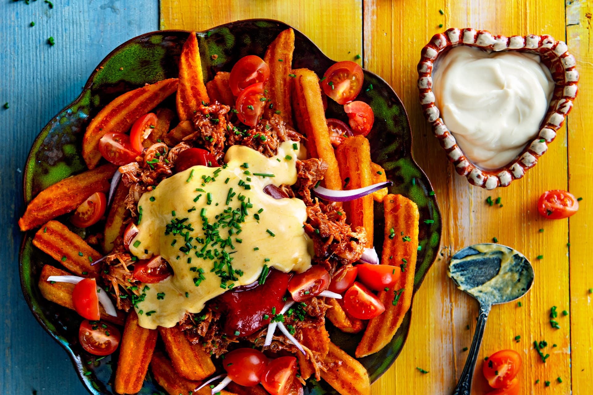 bbq_pulled_chicken_loaded_fries