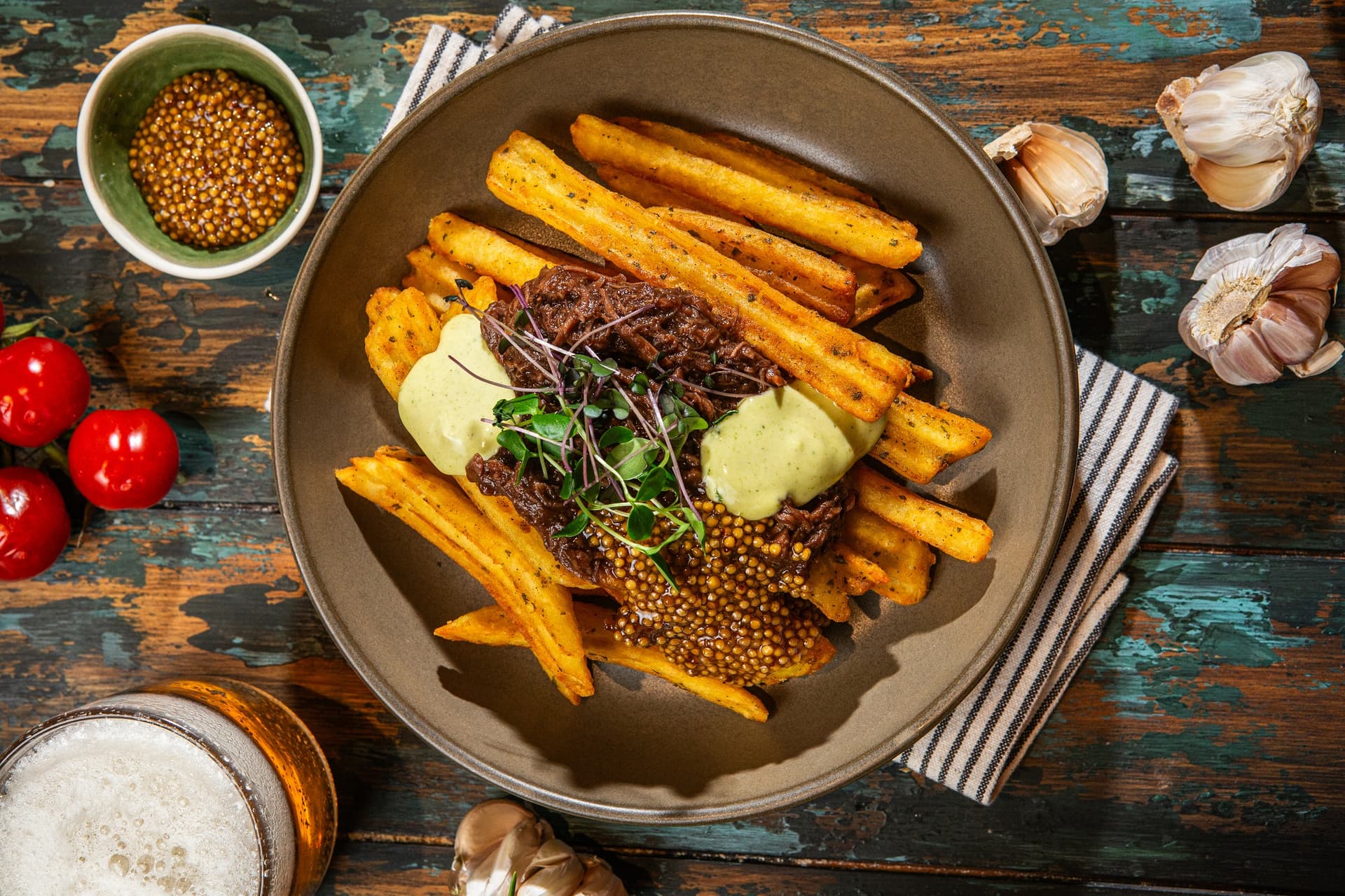 rustikalni_valoviti_krumpirici_s_govedinom_u_portu