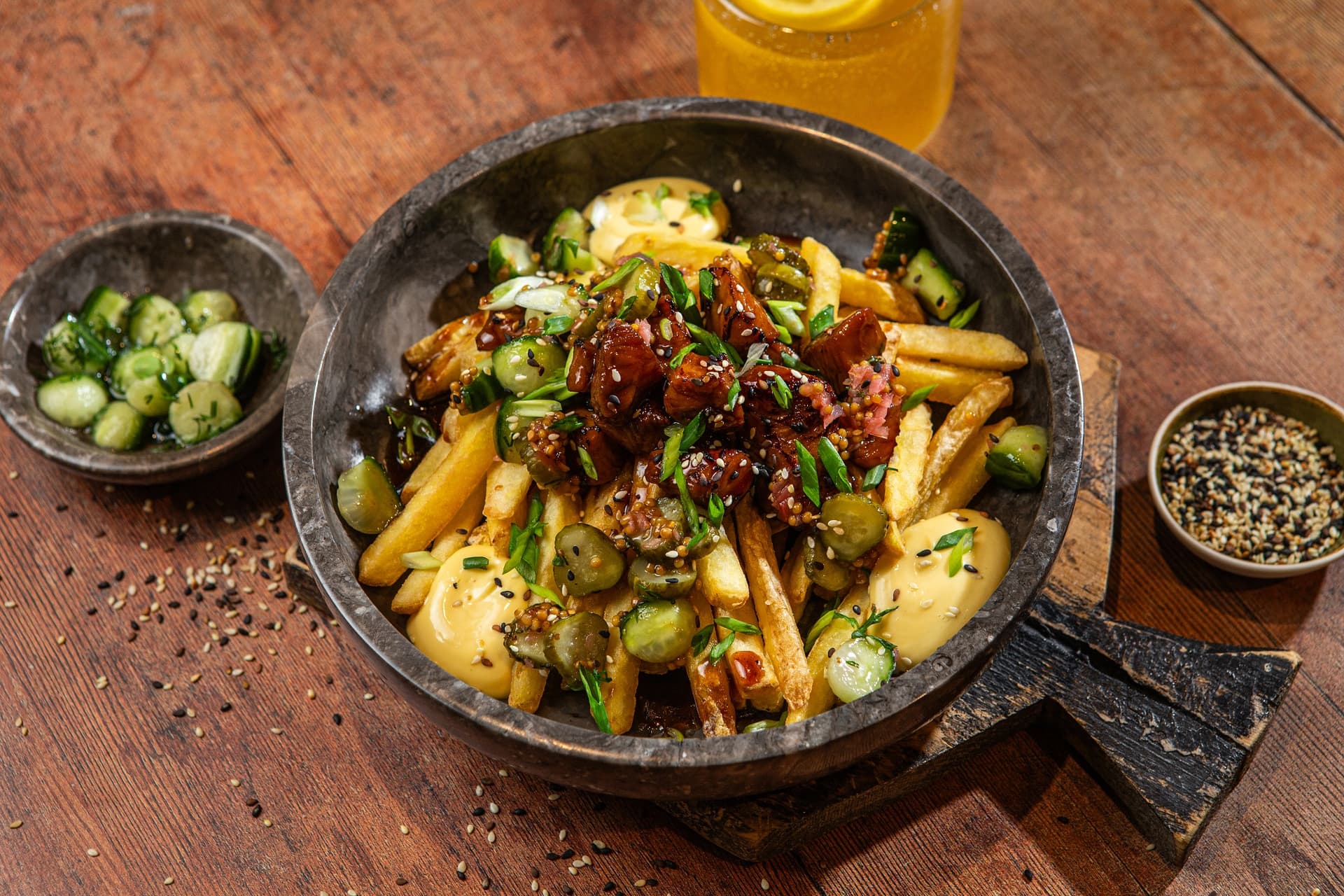 zdjela_s_yakitori_piletinom_i_krumpiricima