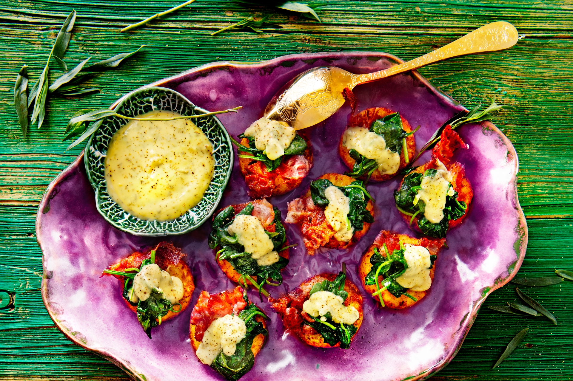 Rösti sa špinatom, slaninom i bearnaise umakom